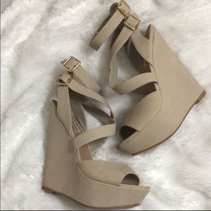 Steve Madden Nude Wedges